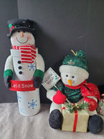 (B) Lot of Snowmen Decor