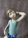 Lladro "Prissy Girl with Hat" No. 5.010 Figurine