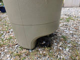 Rubbermaid Wheeled Trash Can w/Lidk