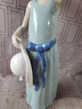 Lladro "Prissy Girl with Hat" No. 5.010 Figurine