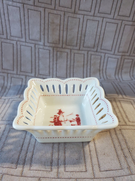 (C) Andrea by Sadek Colonial Williamsburg "Winter Homestead" Trinket Dish