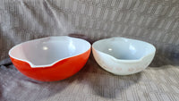 2 Piece Vintage Pyrex "Friendship" Cinderella Nesting Mixing Bowl Set