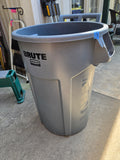 Rubbermaid Brute 44 Gal Wheeled Trashcan