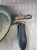 Utopia Kitchen Cast Iron Skillet with Silicone Pot Holder