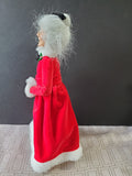 (DDD) Byers' Choice Carolers Signed "Mrs. Claus" Figurine