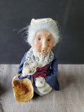 (C) Byers' Choice Carolers Colonial Williamsburg Signed "Woman Holding Basket" Figurine