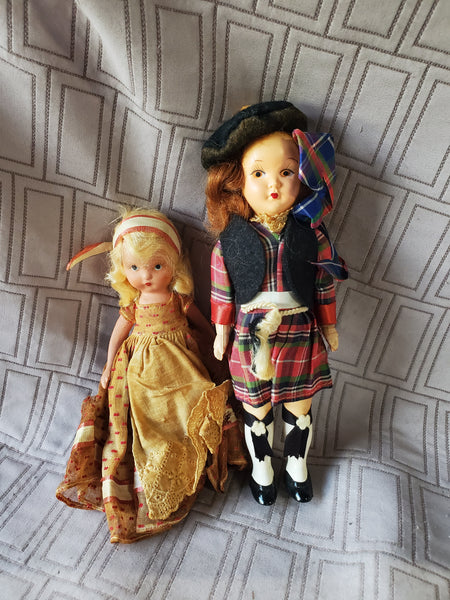(C) Pair of Small Dolls