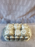 Nordic Ware Pumpkin Harvest Loaf Pan (D)