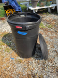 Rubbermaid Wheeled Trashcan w/Lid