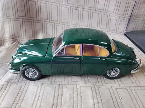 Green Jaguar Mark II 1:18 Diecast Model Car