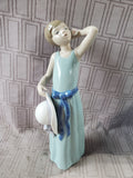 Lladro "Prissy Girl with Hat" No. 5.010 Figurine
