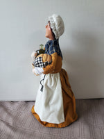 (B) Byers' Choice Carolers CW "Tavern Woman with Skeleton Keys" Figurine