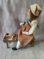 Byers' Choice Carolers CW "Williamsburg Cobbler" Figurine