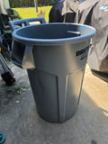 Rubbermaid Brute 44 Gal Wheeled Trashcan