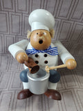 (A) Erzgebirgische Volkunst Shelf Sitting Chef Smoker