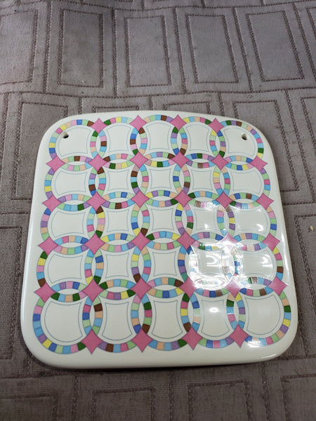 (C) 1992 Hill Design Inc. Ceramic "Double Wedding Ring" Tile