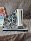Wii Gaming Console with 5 Games POWERS ON/NO FURTHER TESTING