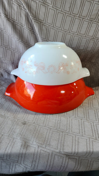 2 Piece Vintage Pyrex "Friendship" Cinderella Nesting Mixing Bowl Set