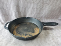 Utopia Kitchen Cast Iron Skillet with Silicone Pot Holder