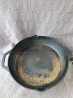 Utopia Kitchen Cast Iron Skillet with Silicone Pot Holder