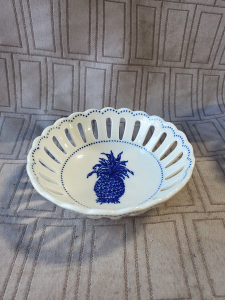 (A) Andrea by Sadek Williamsburg Blue Pineapple Reticulated Trinket Dish