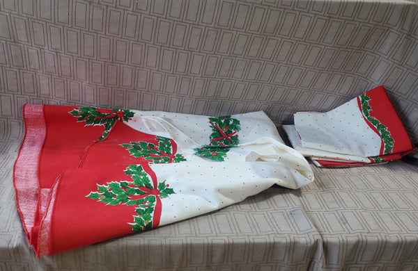 Set of 6 Christmas Fabric Napkins with 1 Round Tablecloth