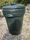 Rubbermaid 20 Gal Lidded Trash Can