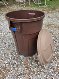 Brown Rubbermaid Roughneck Trashcan w/Lid