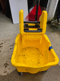 Rubbermaid Brute Commercial Rolling Mop Bucket w/Wringer