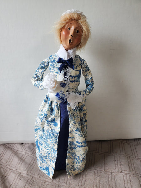(E) Byers' Choice Carolers CW "Woman Holding Ceramic Teapot" Figurine